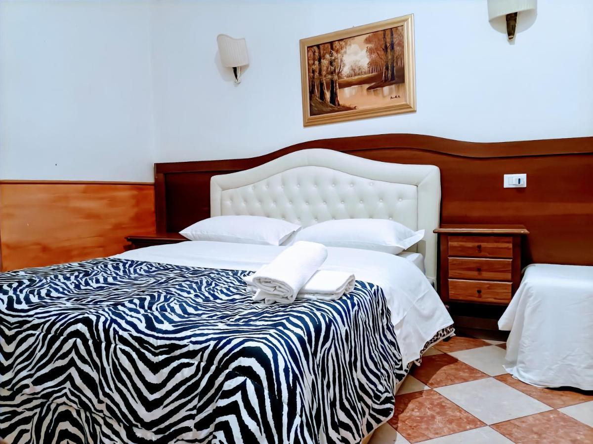 Cattaneo Accomodation Rome Chambre photo